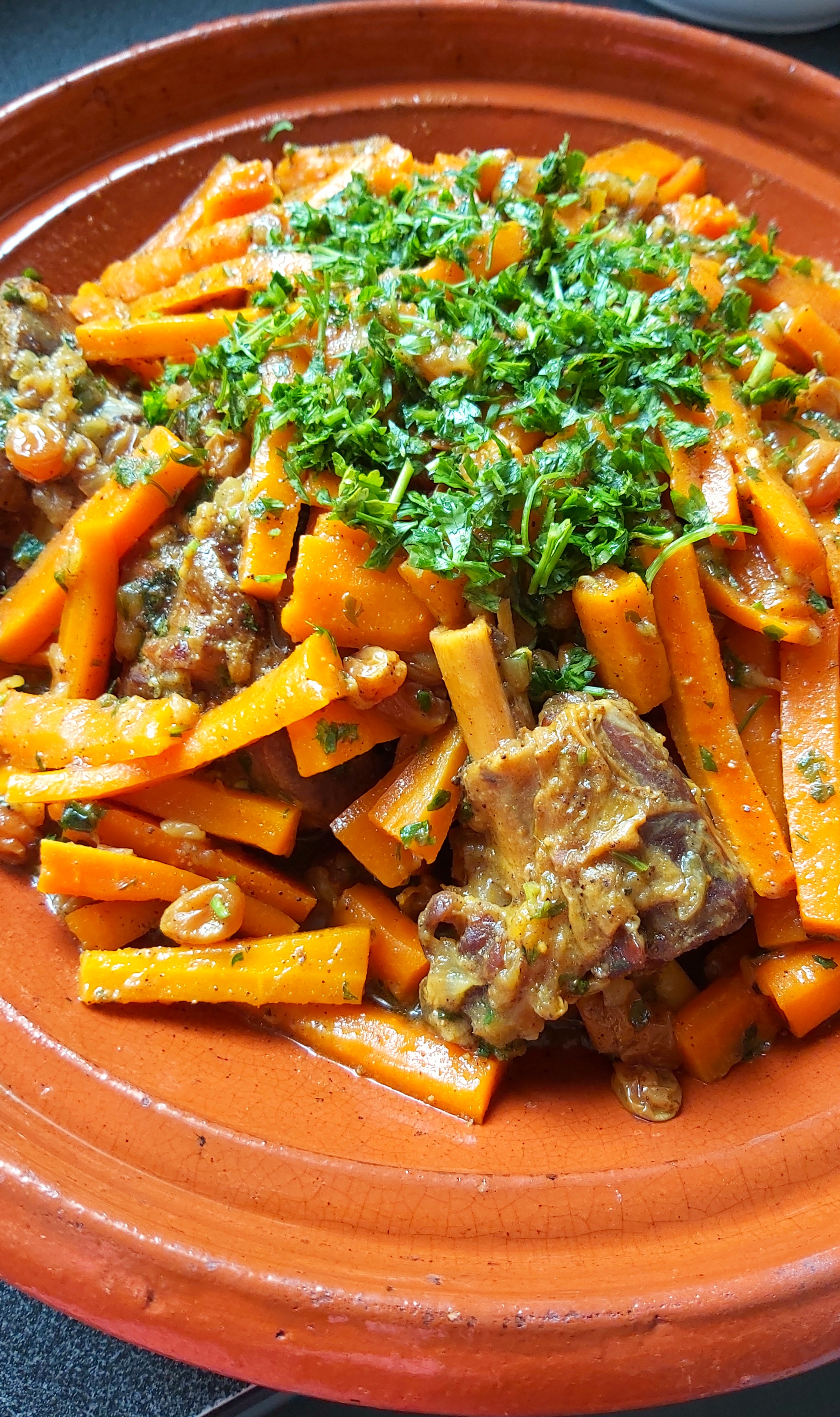Lamb or chicken tagine with carrots flavored with cinnamon
