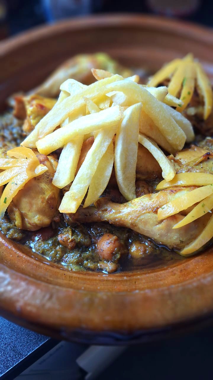 Chicken tagine with olives and preserved lemon, a reliable choice!
